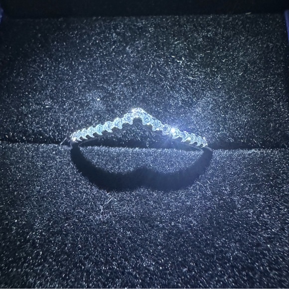 BendéLyon 925 Sterling Silver, White Gold Plated, Dainty Ladies Ring, Moissanite - Picture 4 of 4